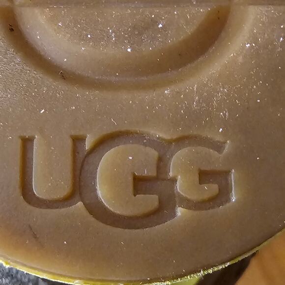 Ugg Emily Patent Leather Slides Yellow  Size 8.5 - Picture 11 of 11